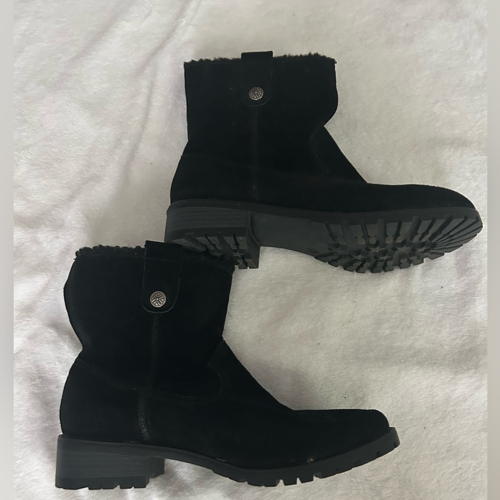 Aspen Black Suede Ankle Boots New without the box size 8 (never worn)